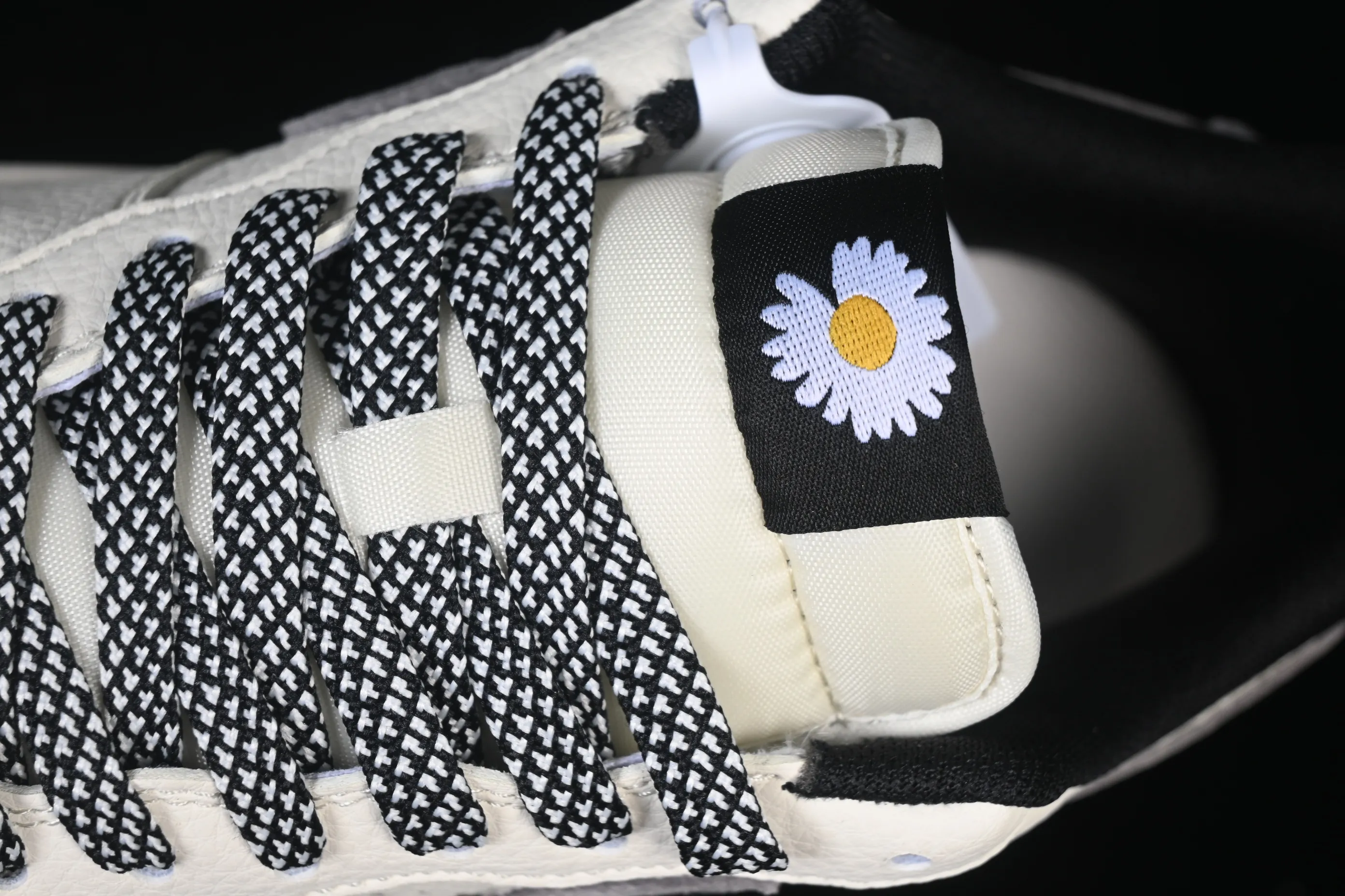 All Categories Nk Air Force 1 Air Force Series Nk Air Force 1 Low Air Force Low Nike Air Force 1'07 Low G-Dragon Co-branded Daisy Beige Black Gray Air Force 1 Low-top Casual Sneakers QW5606-265